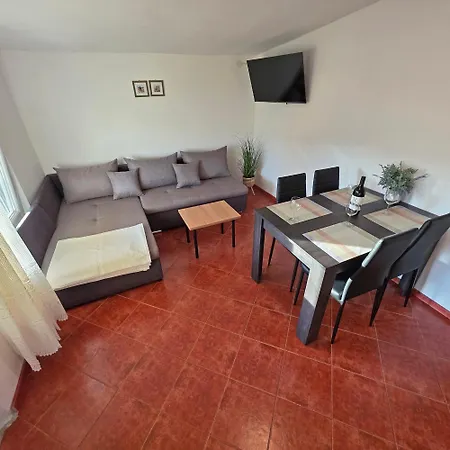 Family By Pag Tours Apartmán